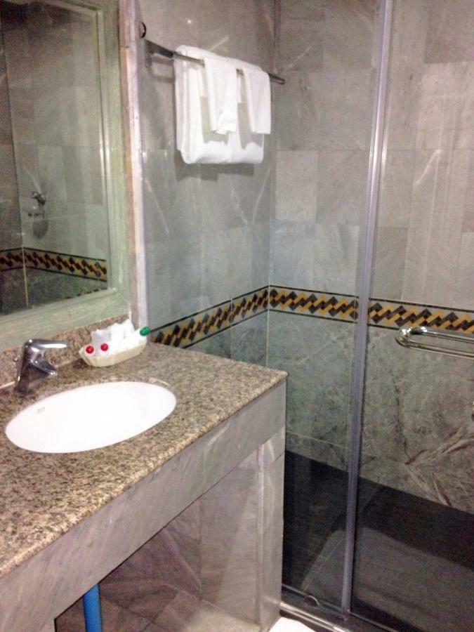 Lee Place Hotel Бангкок Экстерьер фото